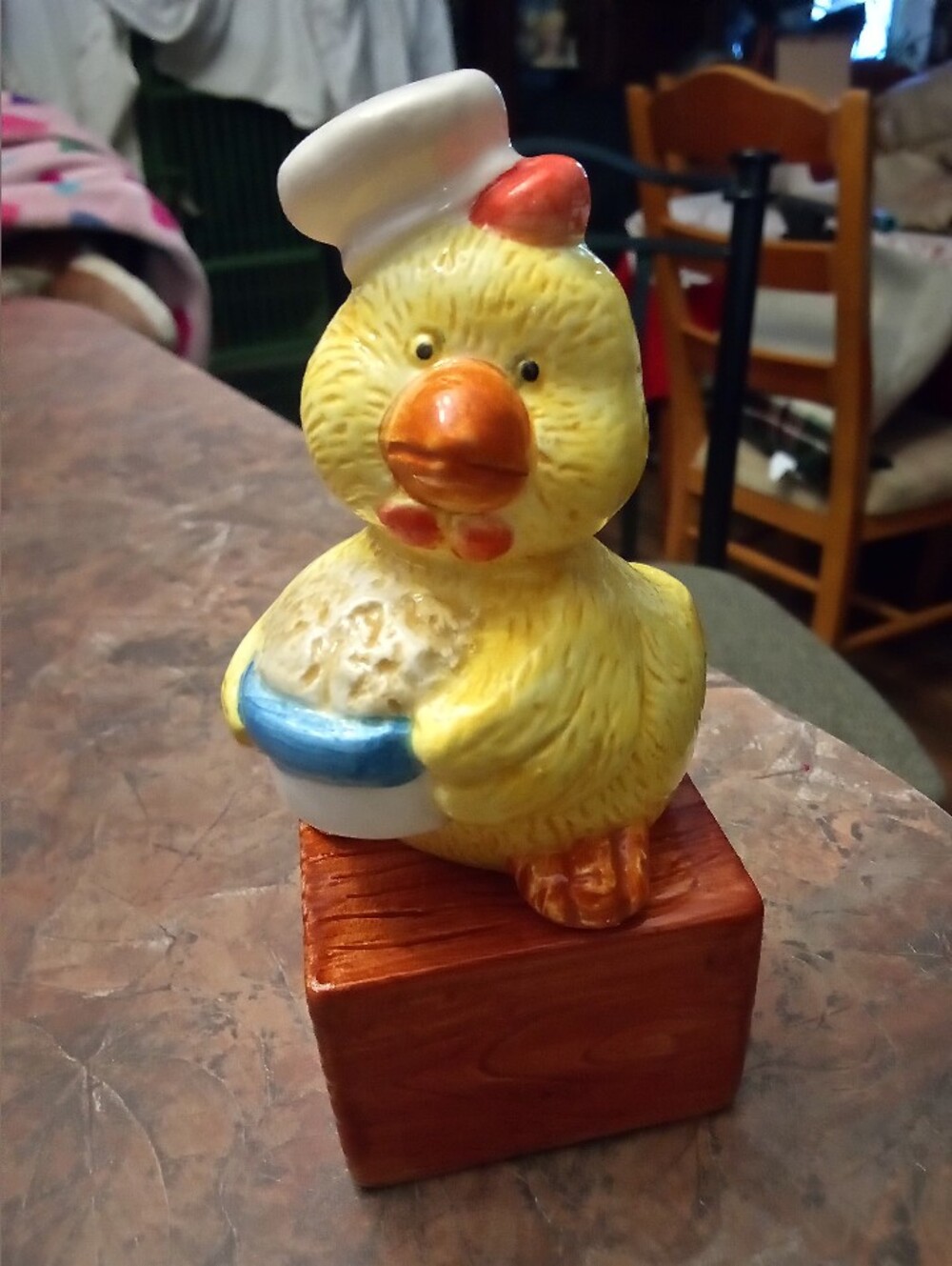 Vintage Stackable Shiny Ceramic Yellow Chicken Hay Bail Salt And Pepper Shakers.